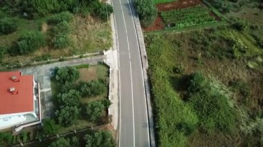 Hava: güzel yeşil köy Mrljane Pasman Adası'nda üzerinde uçan. Tatile Hırvat denizde Akdeniz kıyı şeridi vurdu..