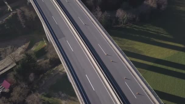 Літаючих arround шосе — стокове відео