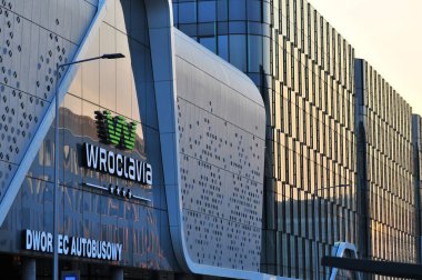 Wroclaw, Polonya 'da wroclavia alışveriş merkezi logosu. Ana otobüs terminali.