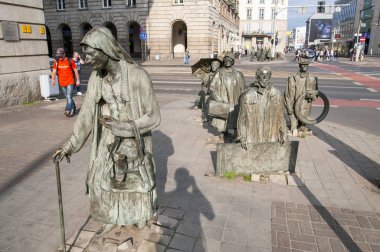 Anonim Yayalar - Polonya'da sıkıyönetim giriş anıtı, Polonyalı sanatçı Jerry Kalina tarafından 2005 yılında yapılan.