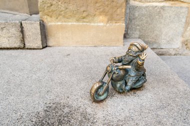 Küçük cüce, Wroclaw pazar meydanında Gnome heykeli, Polonya