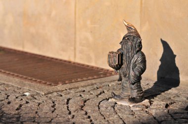 Küçük cüce, Wroclaw pazar meydanında Gnome heykeli, Polonya