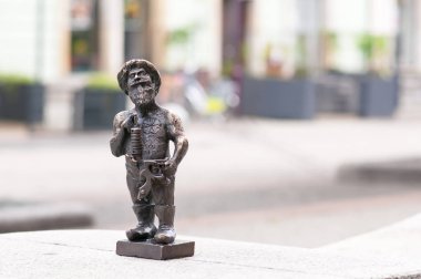 Küçük cüce, Wroclaw pazar meydanında Gnome heykeli, Polonya
