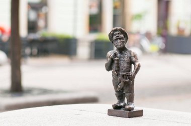Küçük cüce, Wroclaw pazar meydanında Gnome heykeli, Polonya