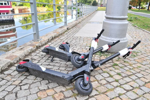 Elektrische Scooters Stoep Een Nieuw Alternatief Het Openbaar Vervoer Fietsen — Stockfoto