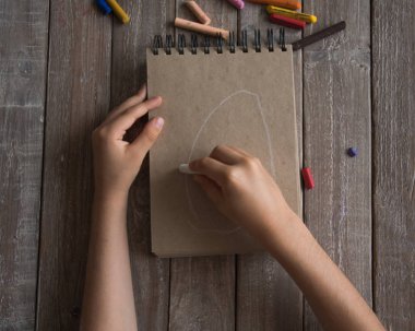 Boya kalemi ve çizim çocuklar