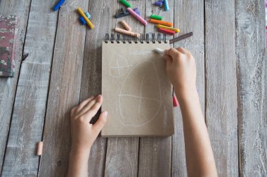 Boya kalemi ve çizim çocuklar