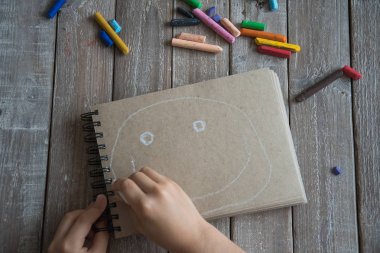 Boya kalemi ve çizim çocuklar