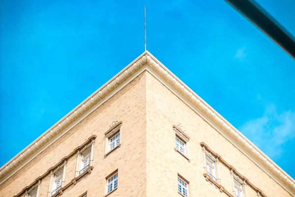 Urban Abstract Verglaste Ecke Eines Bürogebäudes — Stockfoto