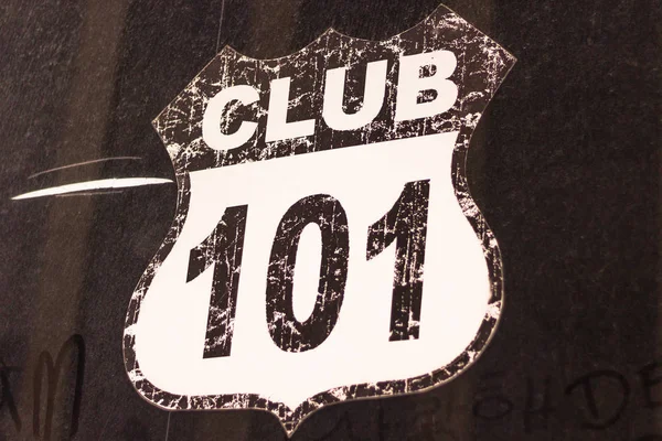 Club rota 101 işareti, siyah ve beyaz kalkan