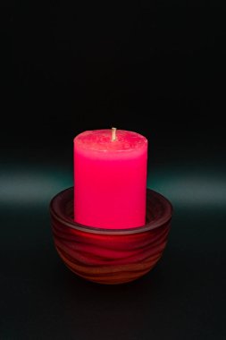 Pembe mum ile mumluk zen dekorasyon için