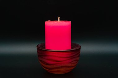 Pembe mum ile mumluk zen dekorasyon için