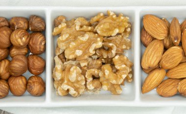 Hepsinin ortak bir özelliği var çünkü fındık kadar denir: (olmadan insan manipülasyon) doğal onların bileşiminde % 50'den az ellerinde su. Onlar çok enerjik, eser elementler olduğu gibi yağlar, proteinler, de bakımından zengin gıdalar