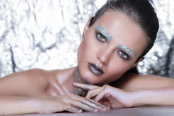 Mode Makeup Närbild Ung Vacker Kvinna Med Silver Make — Stockfoto