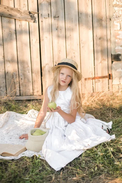 Lovely Blonde Girl White Dress Straw Hats Apples Countryside Summer — Stock Photo, Image