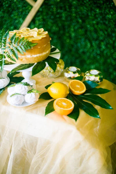 Festive Kandi Bar Decorated Tropical Style Lemon Cake Muffins Marshmallows — Stock Photo, Image