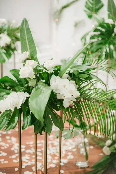 Buquê Casamento Rosas Brancas Orquídeas Decoração Casamento Suas Flores Folhas — Fotografia de Stock