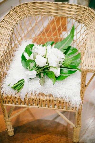 Buquê Casamento Rosas Brancas Orquídeas Decoração Casamento Suas Flores Folhas — Fotografia de Stock