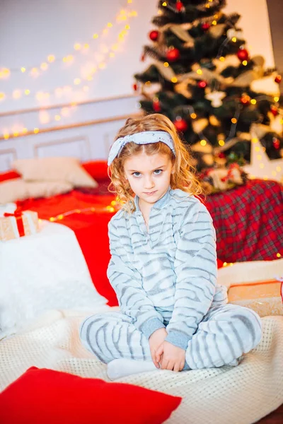 Petite Fille Pyjama Matin Noël Joyeux Noël Petite Fille Réjouit — Photo