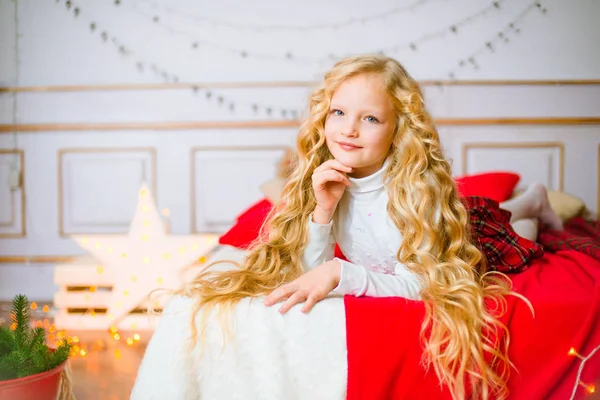 Little Girl Blond Long Curly Hair Christmas Morning Merry Christmas — Stock Photo, Image