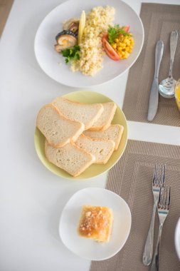 sarımsak ve dereotu ile gür ev yapımı buns