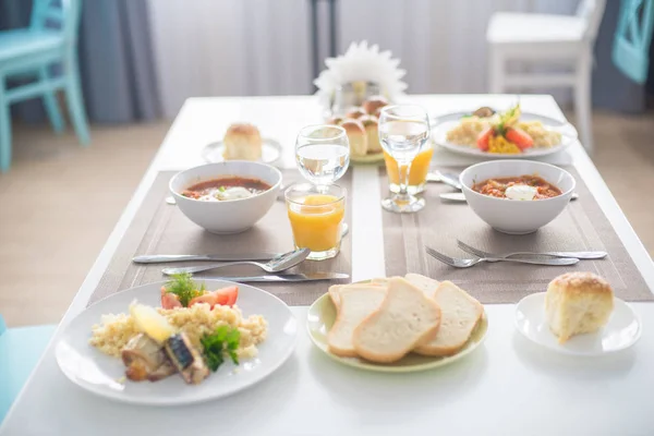 Cena Tres Platos Ensalada Borscht Pompushki Con Ajo — Foto de Stock