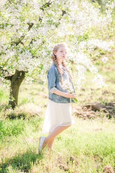Cute Girl Blond Hair White Sundress Spring Lush Garden Daffodils — Stockfoto