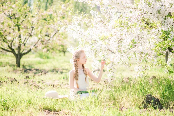 Cute Girl Blond Hair White Sundress Spring Lush Garden Daffodils — Stockfoto