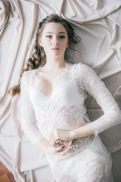 Young Cute Bride Beautiful Hair Morning Home White Lace Negligee — Stock Photo, Image