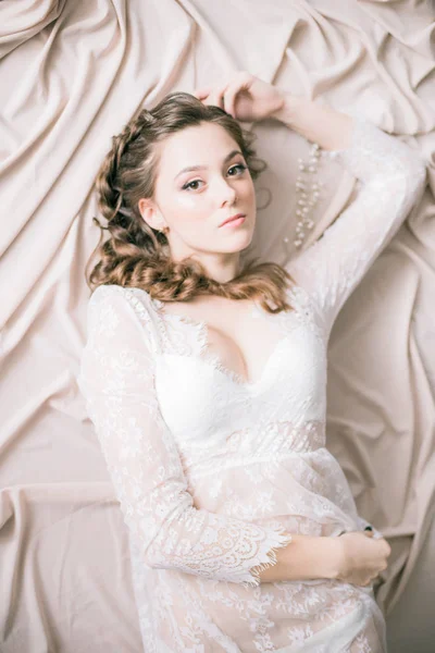 Young Cute Bride Beautiful Hair Morning Home White Lace Negligee — Stock Photo, Image