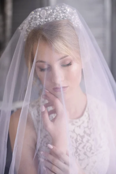 Young Beautiful Bride Blond Hair Diadem White Veil White Dress — Stock Photo, Image