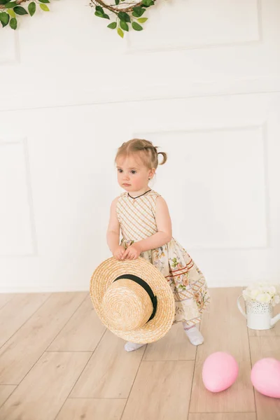 Cute Little Girl Dress Floral Print Straw Hat Boater Easter — Stock Photo, Image