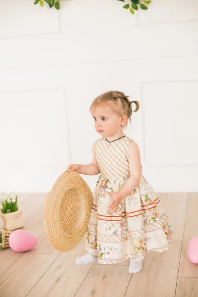 Cute Little Girl Dress Floral Print Straw Hat Boater Easter — Stock Photo, Image