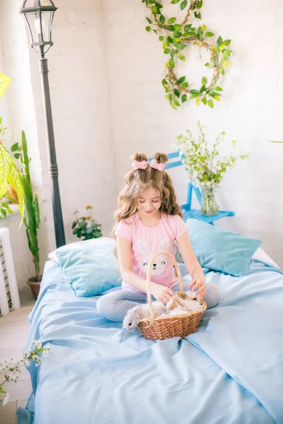 Little Cute Girl Long Curly Hair Bed Little Bunnies Easter — Stock Photo, Image