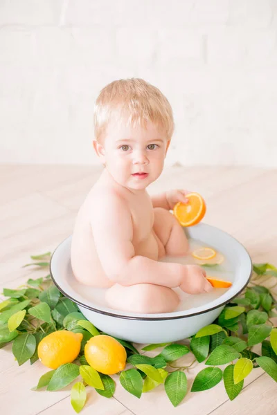 Close Baby Boy Antique Milk Bath Fresh Fruits Image — Stock Photo, Image