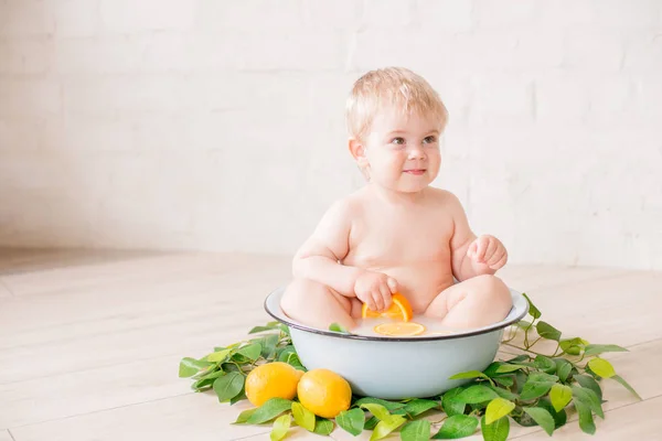 Close Baby Boy Antique Milk Bath Fresh Fruits Image — Stock Photo, Image