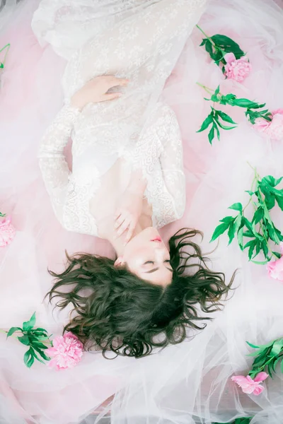 Beautiful Young Girl White Lace Dress Peony Flowers Bright Studio — Stock Photo, Image