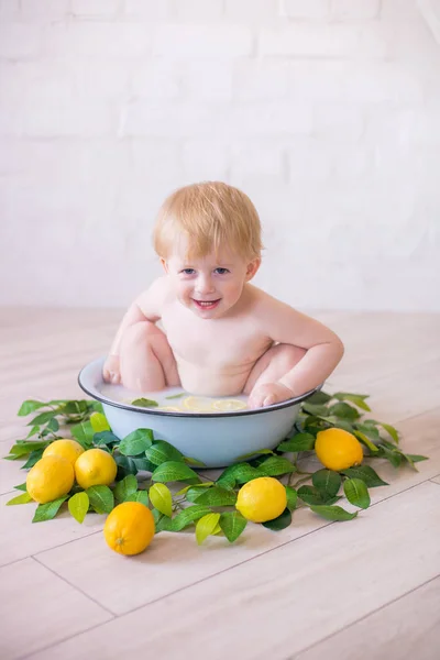 Close Baby Boy Antique Milk Bath Fresh Fruits — Stock Photo, Image