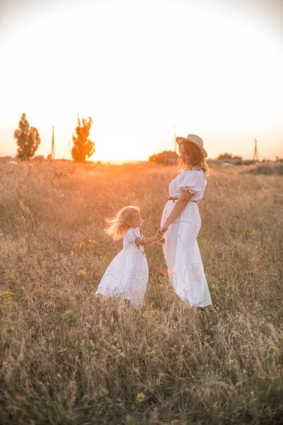 Mother Daughter Holding Hands Walking Green Meadow Sunset Sky Background — Stock Photo, Image