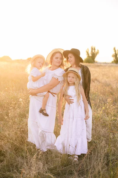 Young Mother Her Daughters Aunt Blond Hair White Dresses Sunset — Stock Photo, Image