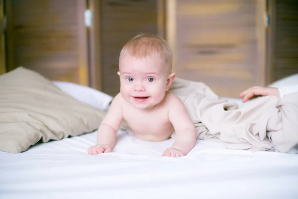 Portrait Crawling Baby Bed Her Room — Stock Photo, Image