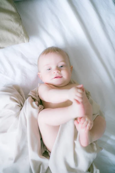 Portrait Crawling Baby Bed Her Room — Stock Photo, Image