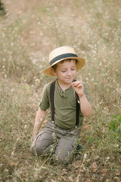 Little Boy Straw Hat Park Summer Sunset — Stock Photo, Image