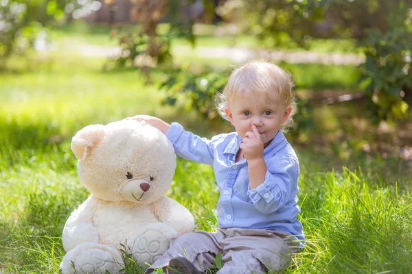 Little Boy Blond Hair Playing Teddy Bear Green Grass Summer — Stock Photo, Image