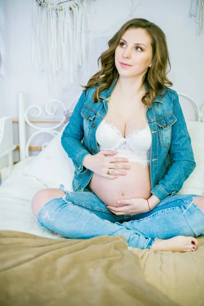 Beautiful Pregnant Woman Blue Jeans Bed Concept Happy Motherhood Healthy — Stock Photo, Image