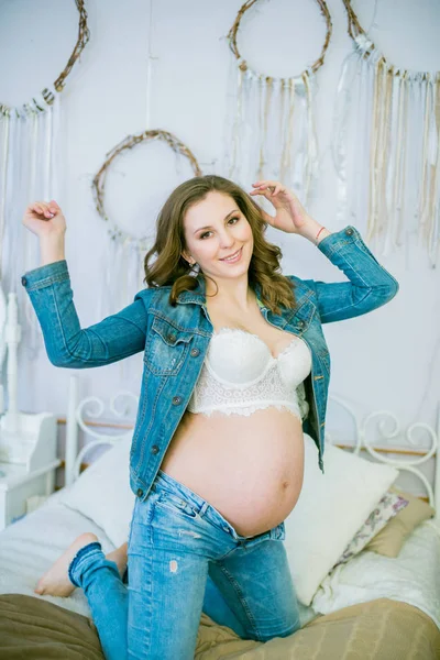 Beautiful Pregnant Woman Blue Jeans Bed Concept Happy Motherhood Healthy — Stock Photo, Image