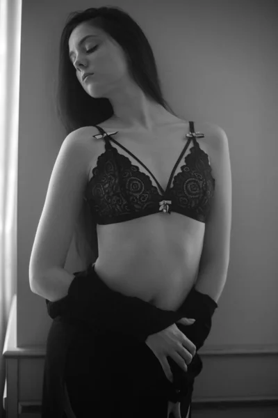 Retrato Una Encantadora Mujer Sexy Con Cabello Largo Oscuro Lencería — Foto de Stock
