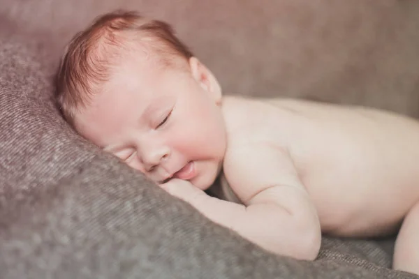 Newborn Baby Boy Lying His Bad Relaxing Home — Stock Photo, Image