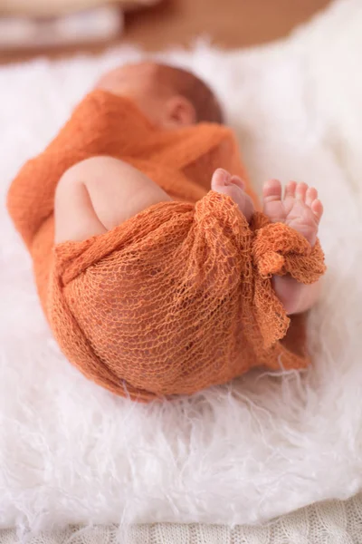 Pasgeboren Baby Jongen Liggend Zijn Slechte Ontspannen Thuis — Stockfoto