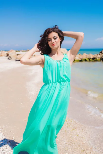 Young girl on summer beach with shell — Stock Photo, Image